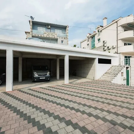 Wow In With Private Parking * Split